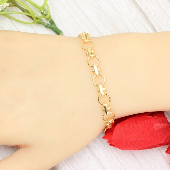 "Trendy Handmade Bracelet – A Thoughtful Gift for Girls & Women | UNVRC1599 - Picture 1 of 10